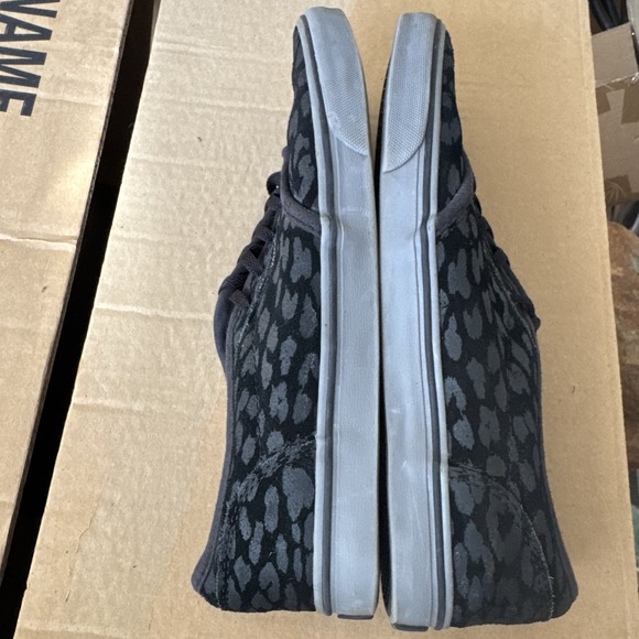 Vans Suede Leather Skateboard Sneakers Shoes Womens 9 Low Top Black Animal Print - Picture 16 of 16